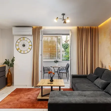 Brand New*city Centre Apart. Kirby Апартаменты